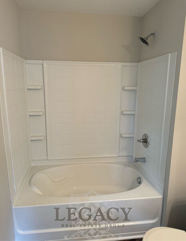 Building Photo - 748 Pippin Dr