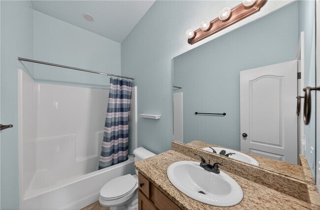 Building Photo - 402 SW Arch St