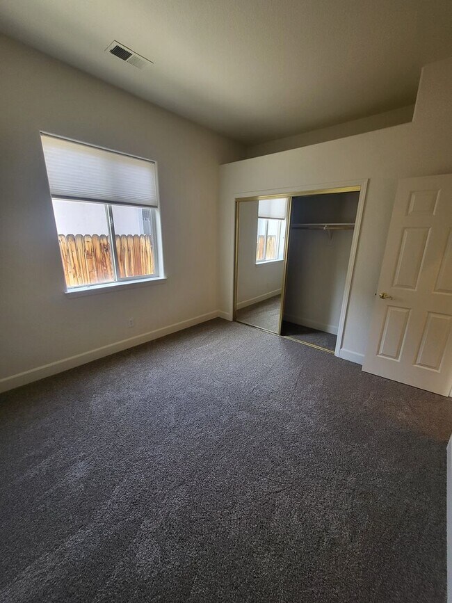 Building Photo - 3513 Long Dr