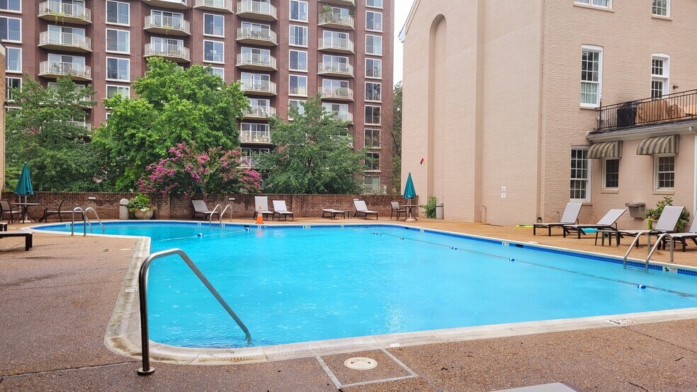 Pool - 429 N St SW