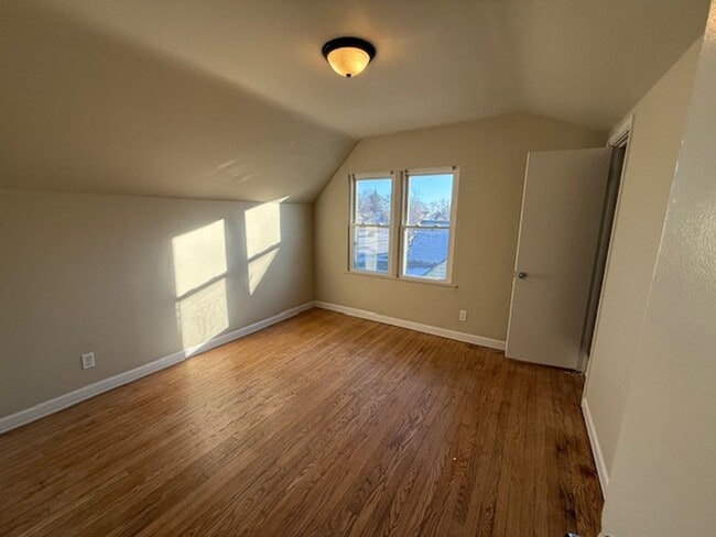 Building Photo - West Allis 3 bedroom 1 bath 2.5 car garage