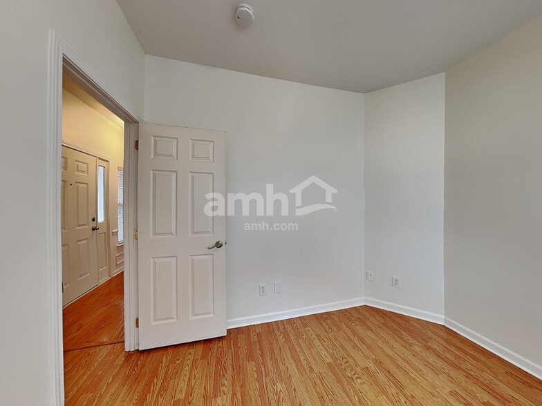 Building Photo - 6736 Reedy Creek Rd