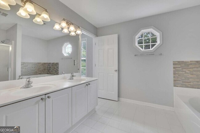 Building Photo - 13491 Spring View Dr