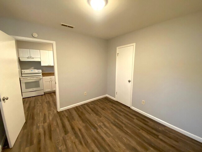 Building Photo - 2922 Hale Ave