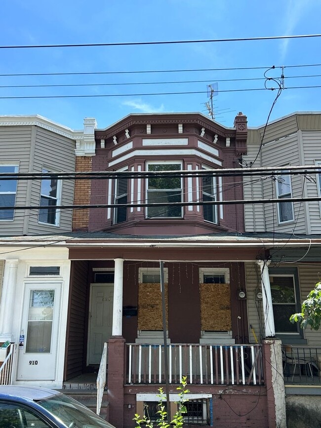 Building Photo - 3 BD / New renovation CO