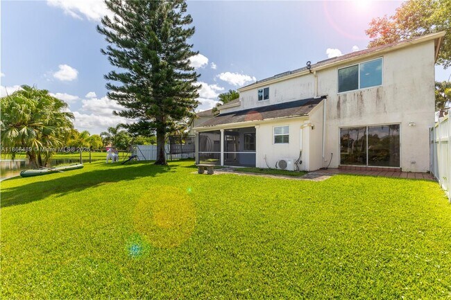 Building Photo - 10931 SW 10th Pl