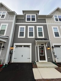 Building Photo - Townhouse in Preston Lake