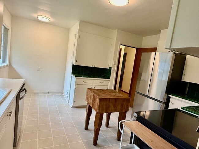 Building Photo - 2021 Taft Ave