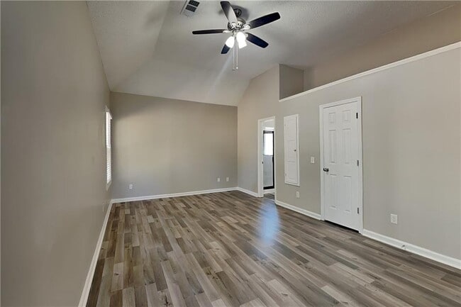 Building Photo - 390 Greenmont Cir