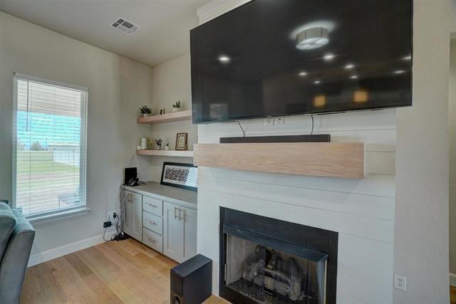 Building Photo - 1015 Greenview Dr