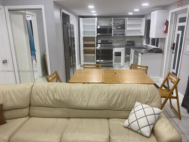 Building Photo - 2242 Polk St