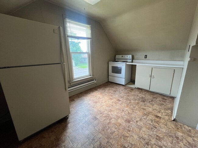 Building Photo - 525 2nd St SE