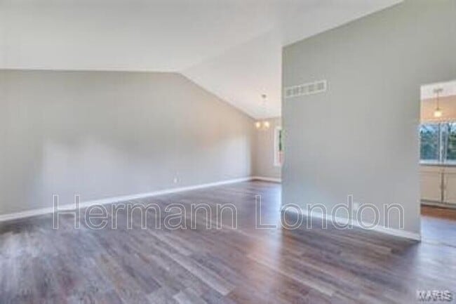 Building Photo - 5227 Suntrail Dr