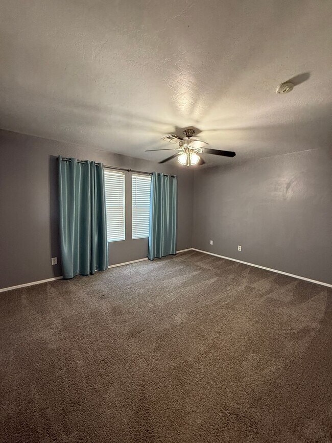 Building Photo - Beautiful 3-bed, 2-bath corner lot home in the desirable Riverhaven Community