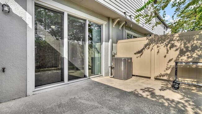 Building Photo - 9153 Hillcroft Dr