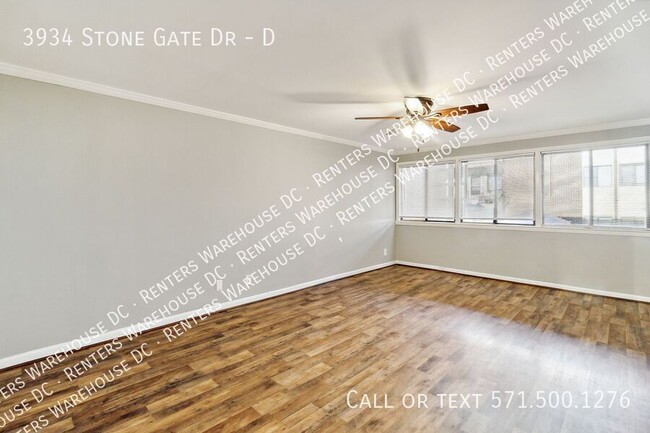 Building Photo - Move in ready 1Bd/1Bth home in the gated S...