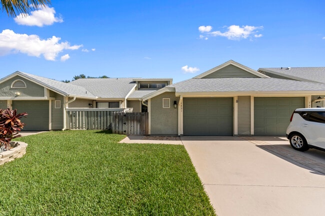 Building Photo - 1431 SE Berwick Ct