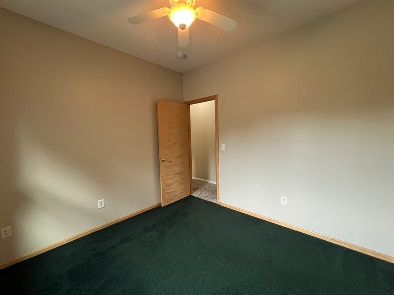 Bedroom 2 - 118 S Shannon Dr