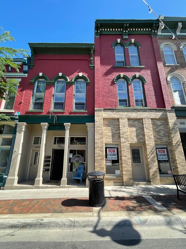 Building Photo - 1006 Main St