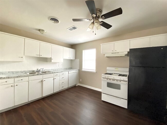 Building Photo - 712 Juno Ln