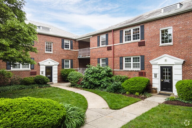 Building Photo - Arlington Oaks