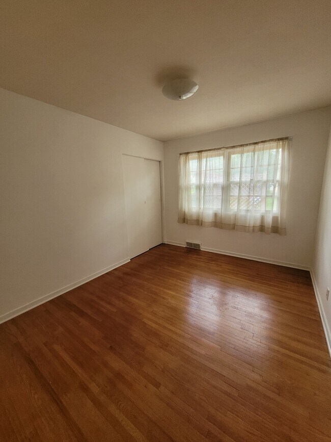 Building Photo - 1432 11th St S