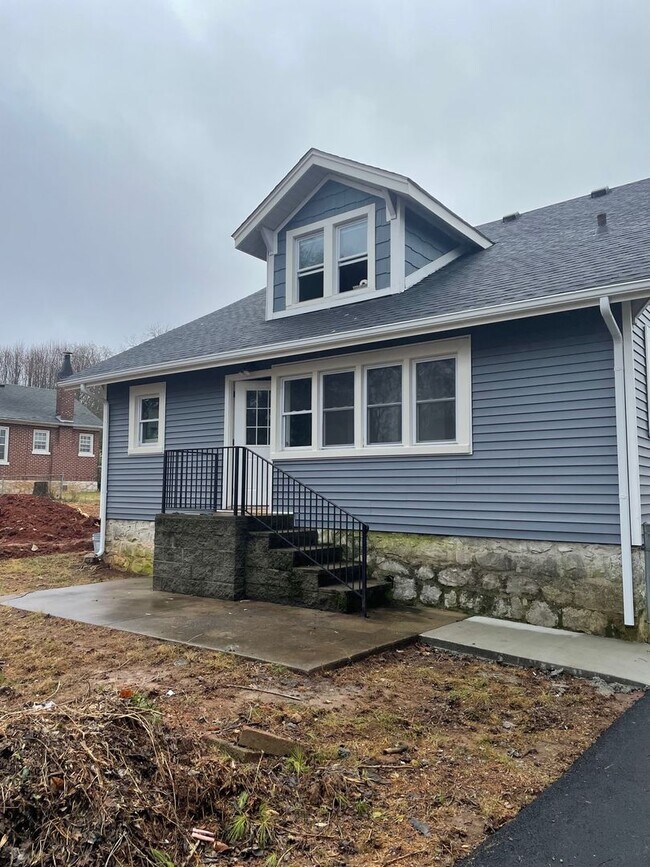 Building Photo - 312 Sumpter Ave