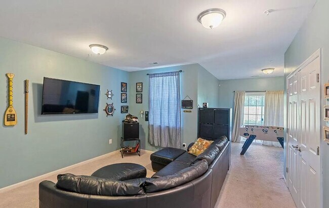 Building Photo - End Unit townhouse w/bump out in Ballenger Creek ready for you mid May!