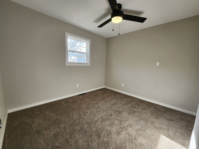 Building Photo - Spacious 4-Bedroom, 2.5-Bathroom Home AVAI...