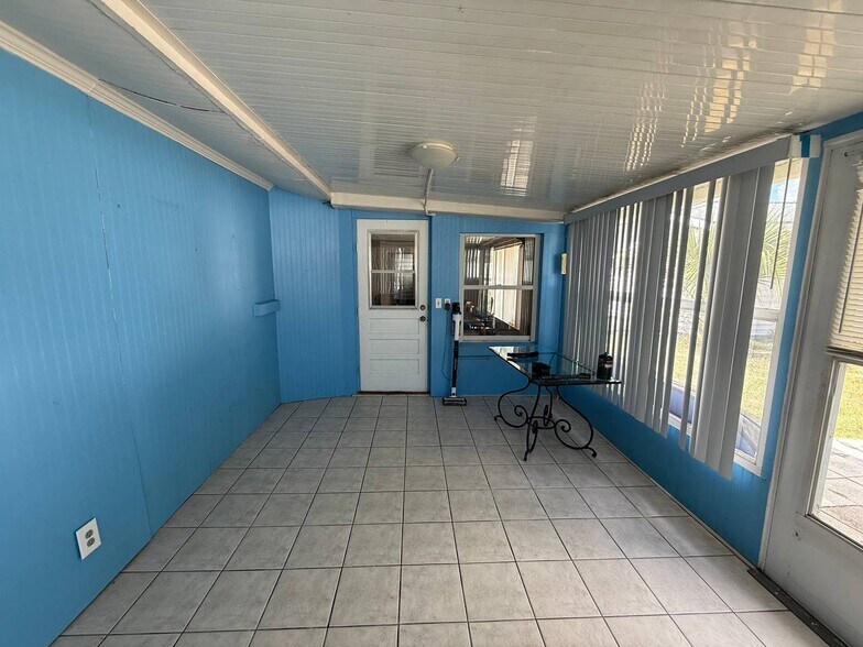 Building Photo - 23 Hibiscus Dr