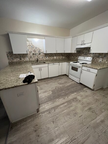 Kitchen - 6505 Saint Andrews Dr