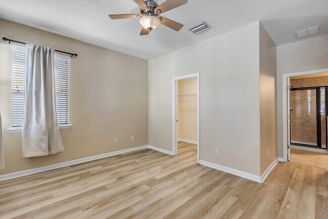 Building Photo - 627 Aeolian Dr