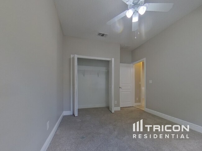 Building Photo - 605 Arlington Ct