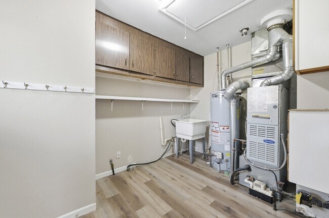 Building Photo - 8048 Timken Ave