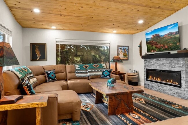 Building Photo - 200 Cathedral Rock Dr