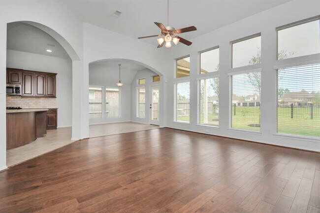 Building Photo - 2823 Woodland Glen Ln