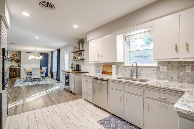 Building Photo - Beautiful Home on Corner Lot in South Hill...