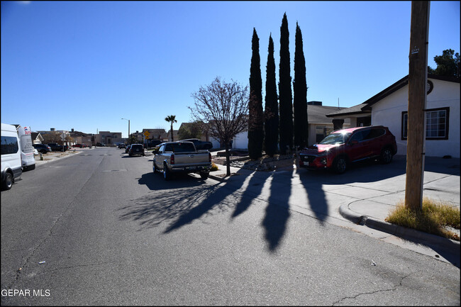 Building Photo - 12496 Sombra Fuerte Dr