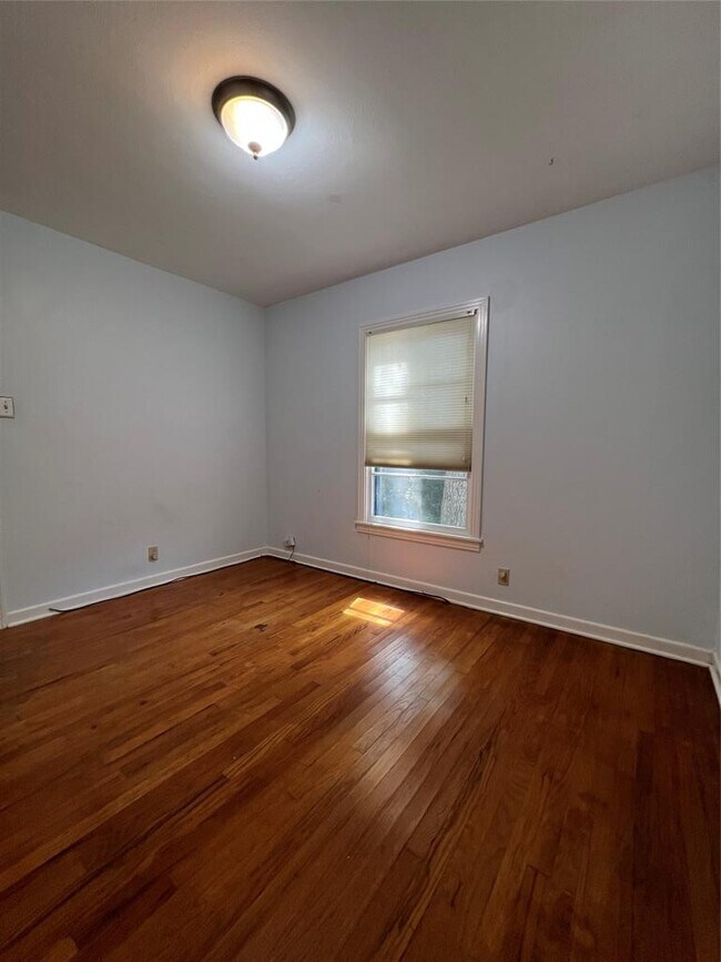 Building Photo - 1511 Romeria Dr