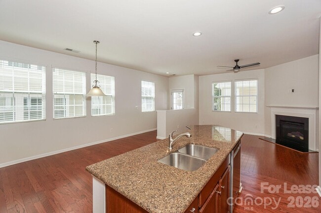 Building Photo - 8273 Viewpoint Lane