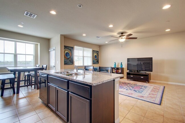 Building Photo - 2880 Donnell Dr