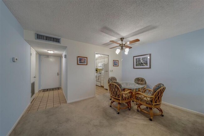 Building Photo - 4575 Cove Cir