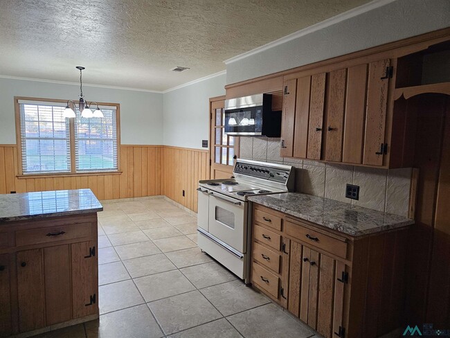 Building Photo - 2305 North Dr