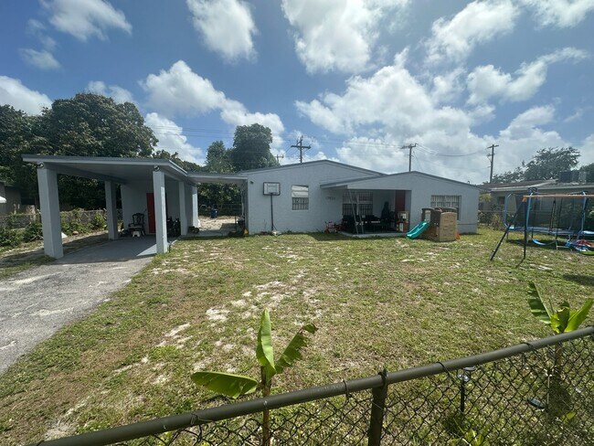 Building Photo - 17921 NW 5th Ave