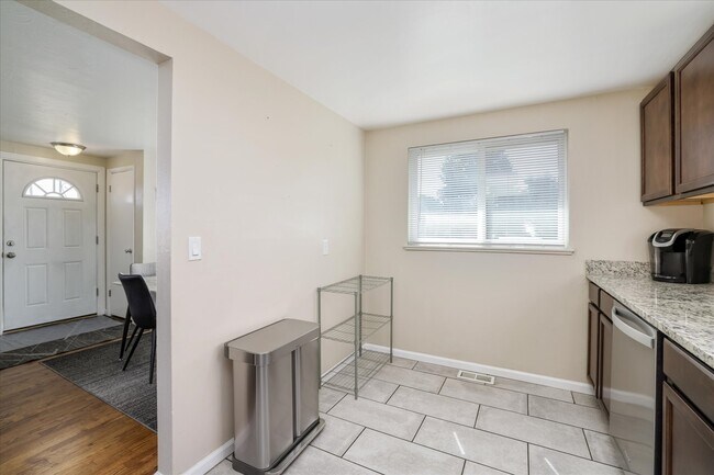 Kitchen - 2819 W 3rd Ave