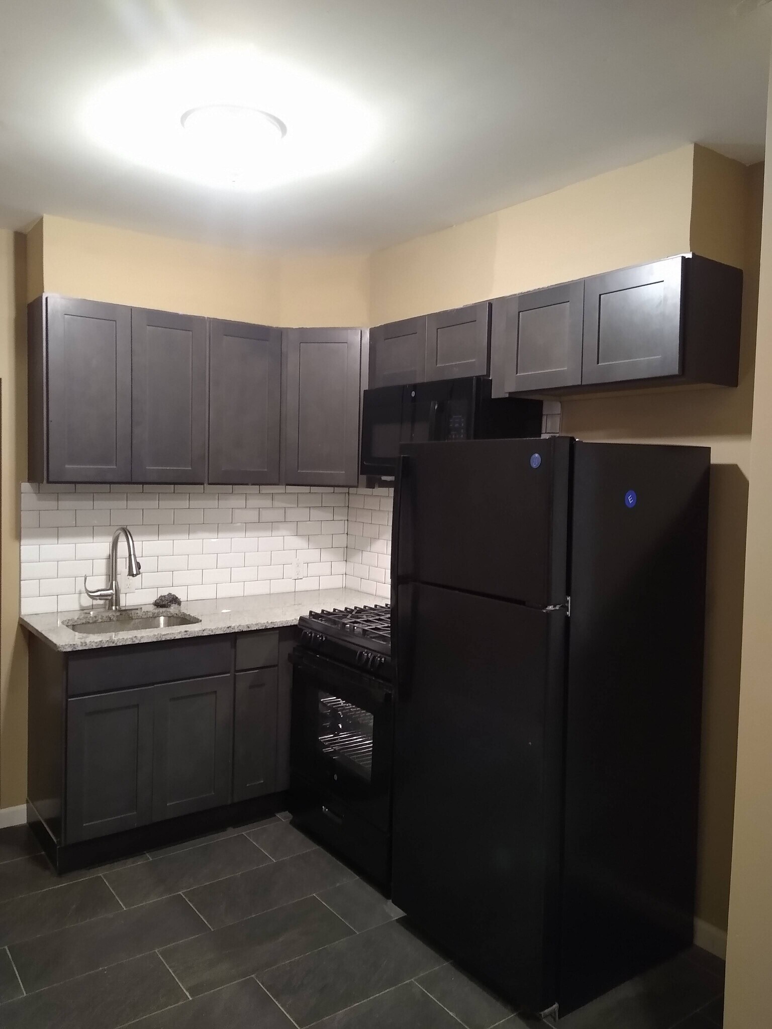 Building Photo - 2054 Ann St