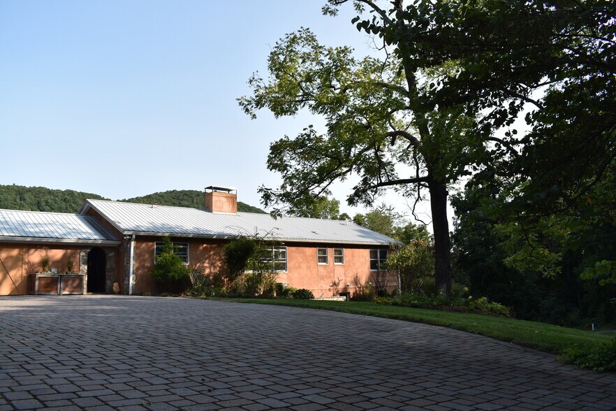 Building Photo - 336 Chunns Cove Rd