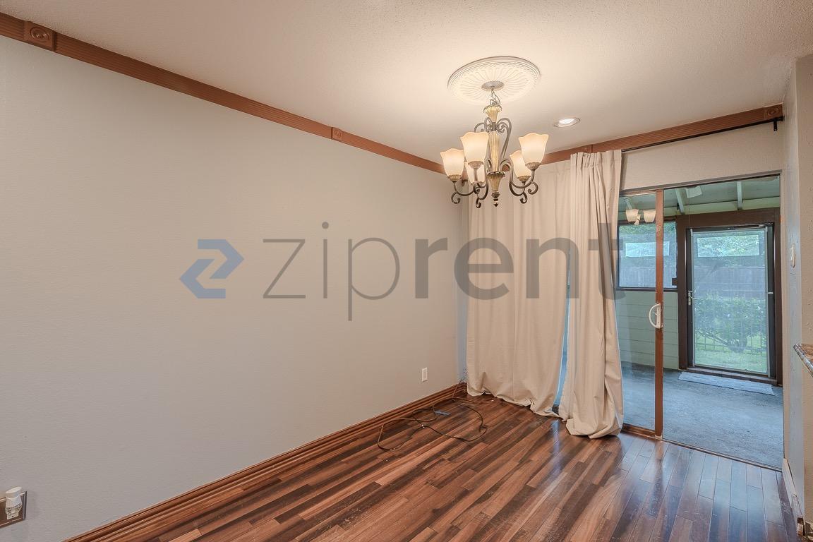 Building Photo - Unit 403