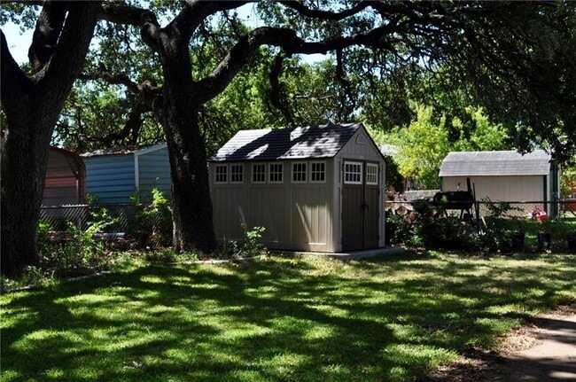 Building Photo - 5907 Garden Oaks Dr
