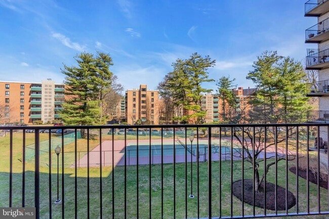 Building Photo - 3245 Rio Dr